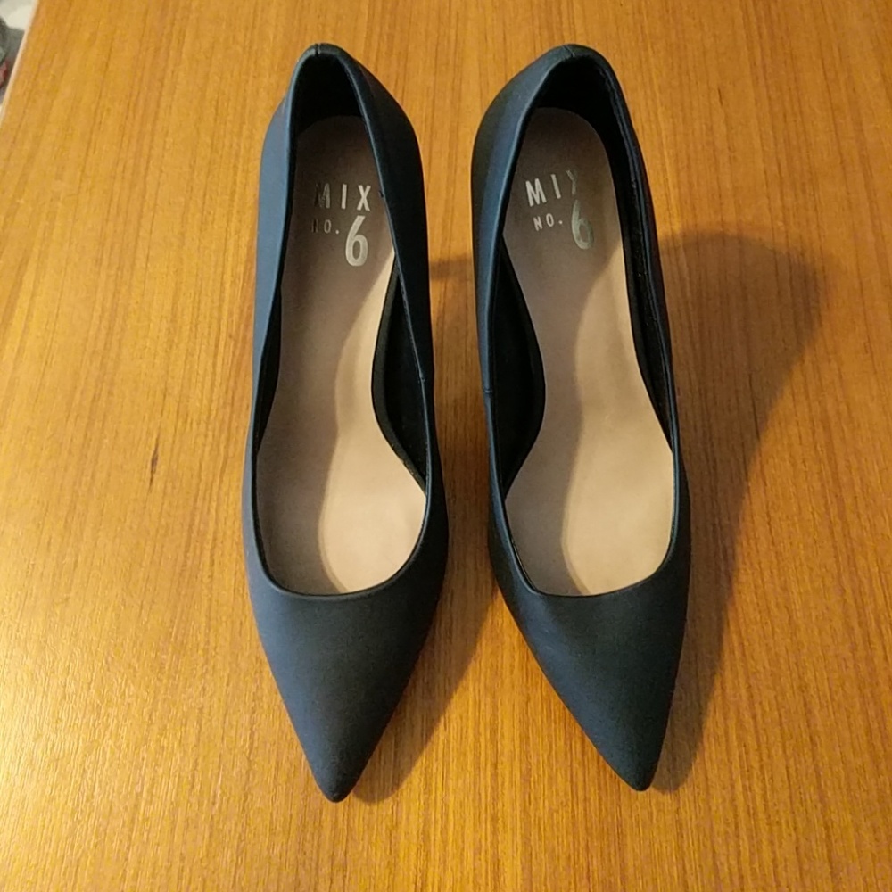 Sexy black stiletto pumps